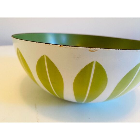 Vintage Cathrineholm Lotus Bowl, 8", Avocado Green and White Enameled Steel Bowl - Picture 5 of 9